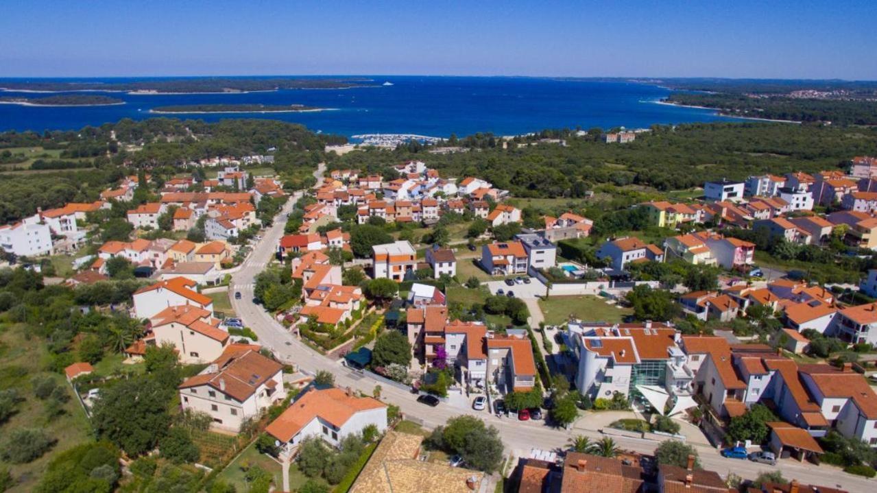 Apartments Ivanisevic Pula Exterior photo